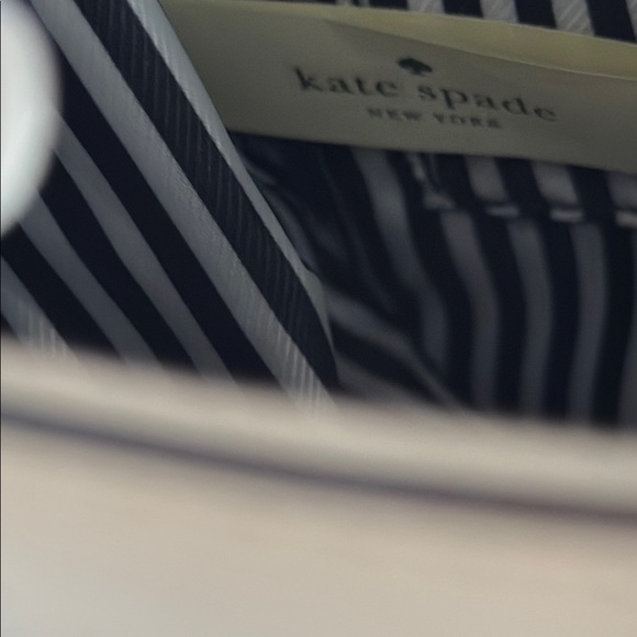 Kate Spade Beige Crossbody Bag EUC - Picture 2 of 11